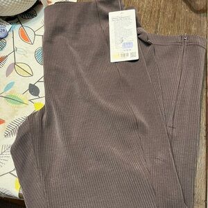 NWT Ribbed Softstreme Zip Leg HR Crop 25” Size 14